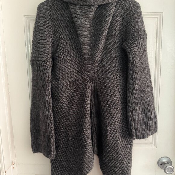 Cozy Beautiful Grey Fluffy Sweater  Guess Brand Size S/M - Picture 3 of 4